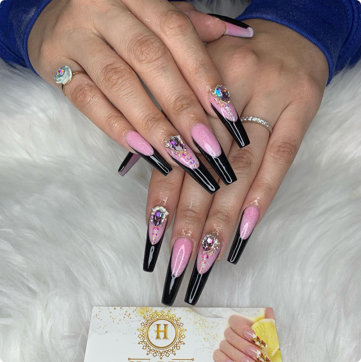 Featured nail art design showcase at HAPPY NAIL & SPA